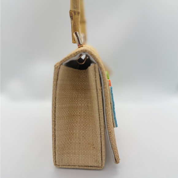 D’ margeaux New York Beige and Gold Chain Bag. Colorful beaded front design. - Picture 4 of 11